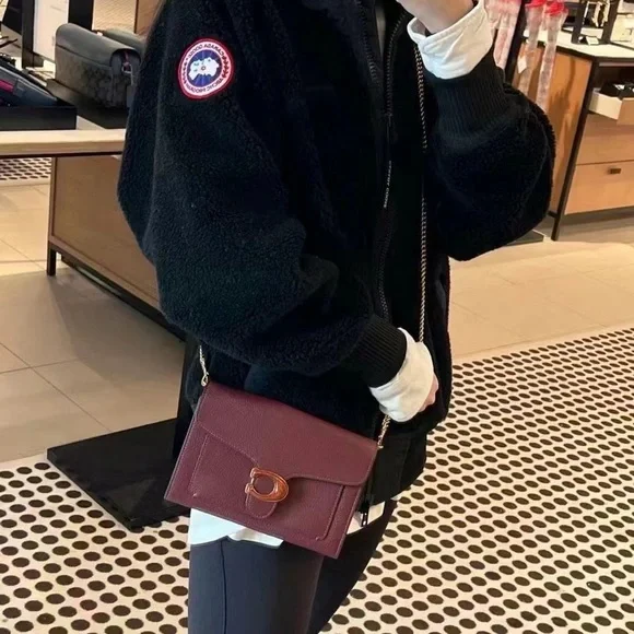 COACH Tabby Chain Clutch Wine Pebble Leather Crossboday BagNWT